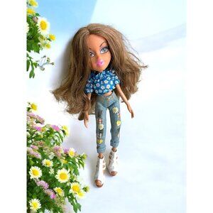 Bratz Hello My Name is Yasmin Floral Flower Denim Doll Figure Fashion Beauty Fun